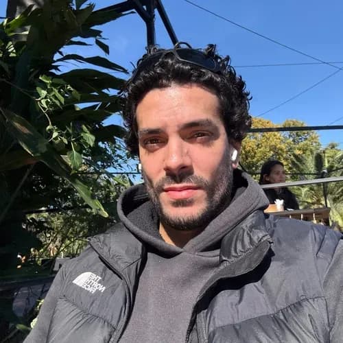 Pelo en Movimiento